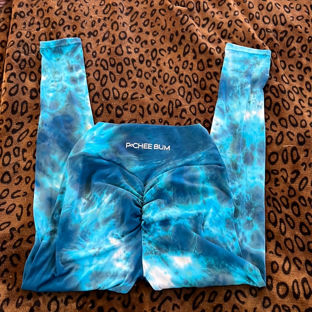 NEW MEDIUM scrunch bottom leggings by pcheebum